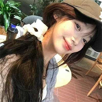 萝拉还未睡 海报